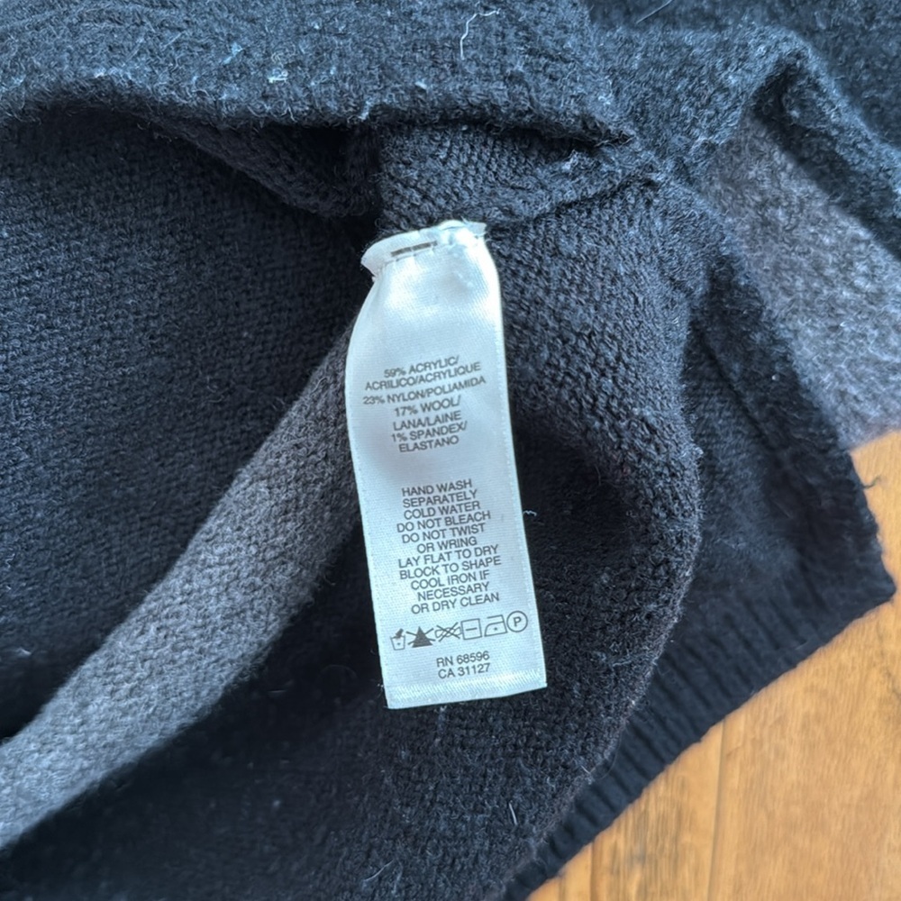 ✨ DKNY Colorblock Turtleneck Sweater — Gray & Black — Size M ✨ - Picture 3 of 3